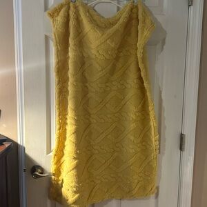 Pretty yellow small blanket.